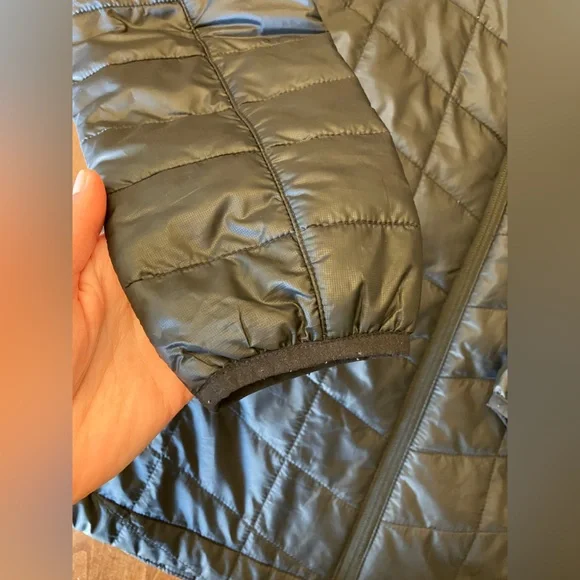 L.L. Bean Women's Black PrimaLoft Packaway Jacket size small - Picture 6 of 11